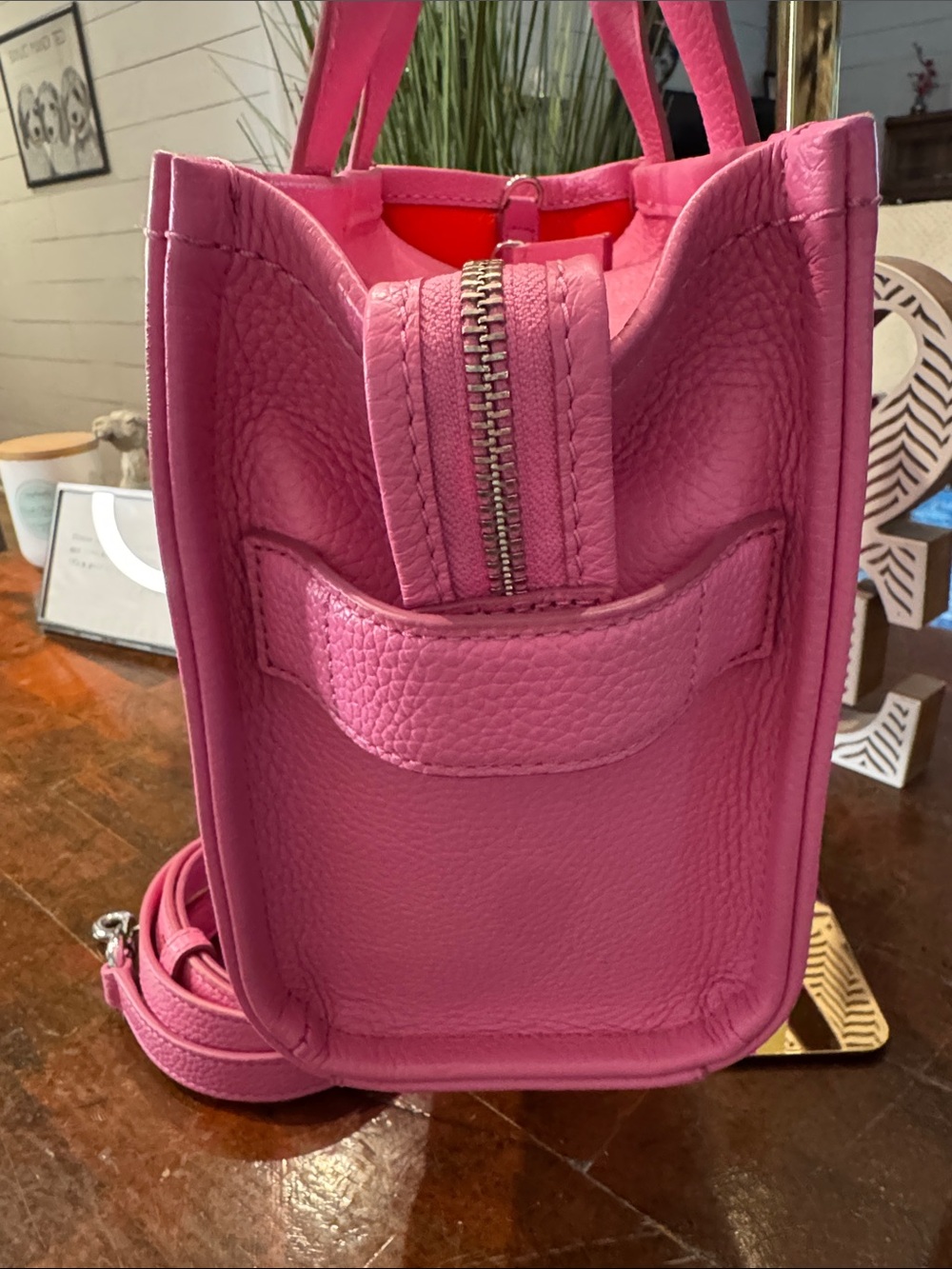 Authentic Marc Jacobs The Tote Bag Small Tote in Bright Pink - Picture 2 of 16